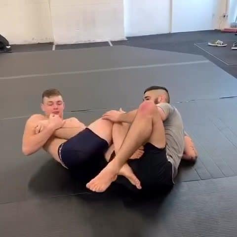 Ending Friday with a Second Entry of our Scissors Takedown Series@abelbjj & @