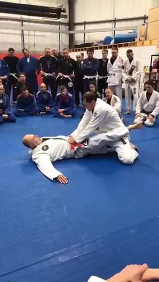 Roger Gracie - Opening the Closed Guard Details
