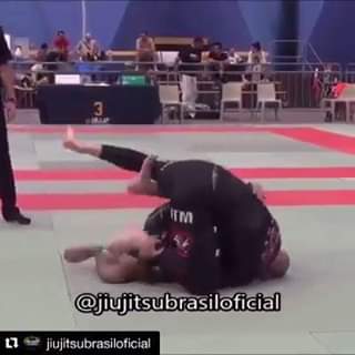 Guard pass to guillotine