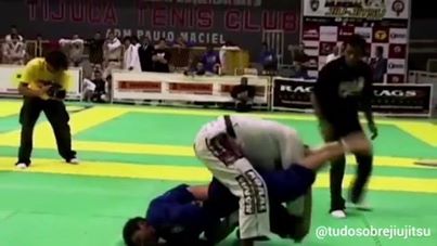 2004 Jacaré vs Roger Gracie WAR!