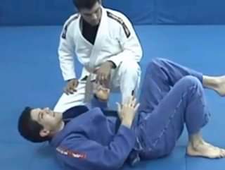 3 options to escape the knee on belly position by Jean Jacques Machado