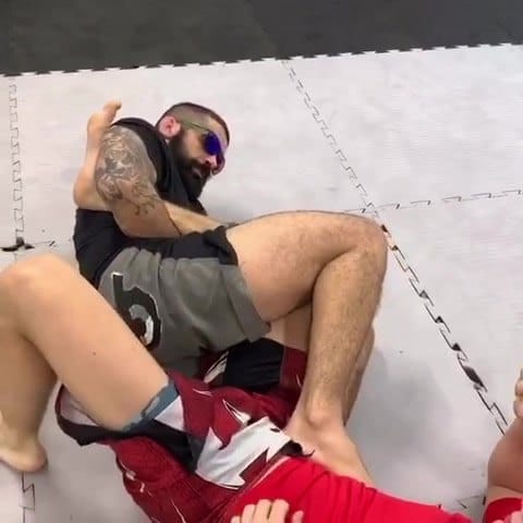 411Bending the kneeRolling Ankle Lock by @abelbjj