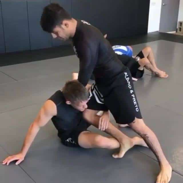 @johnnytama shows a few attacks off passing the sit up guard
