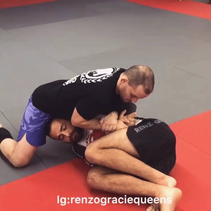 @renzograciequeens (@make_repost)
 ・・・
 Transition is key, don’t get stuck. Here professor Magno is showing how to go from north south Kimura to step ...