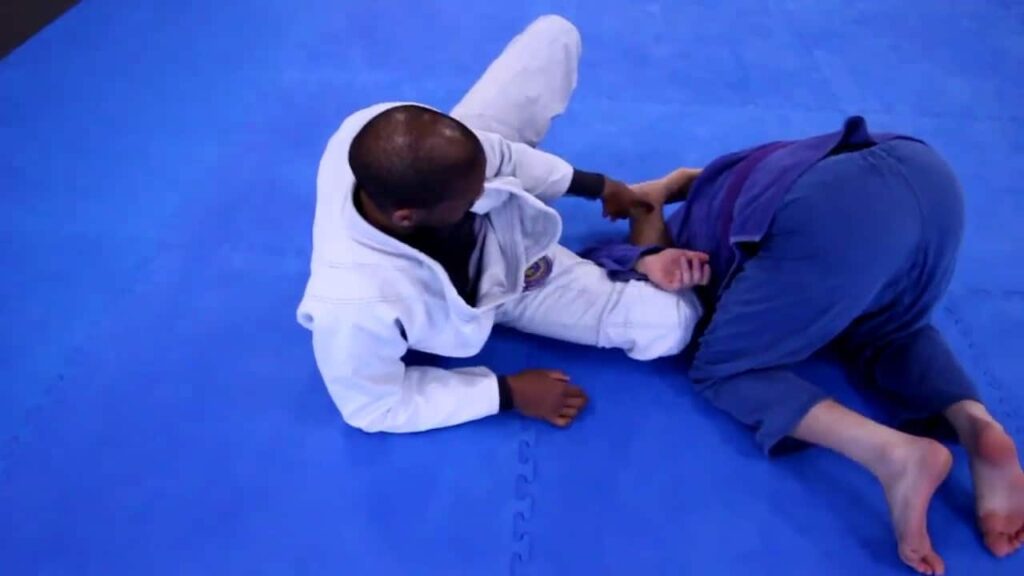 A Non-Conventional Way to Finish the Omoplata