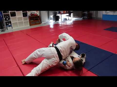 A Simple Tip   To Help White Belts Pass The Guard