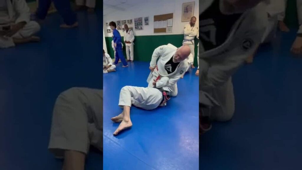 A chave mão-de-vaca brutal e hilária na escola Leão Teixeira. Com Maurição Gomes