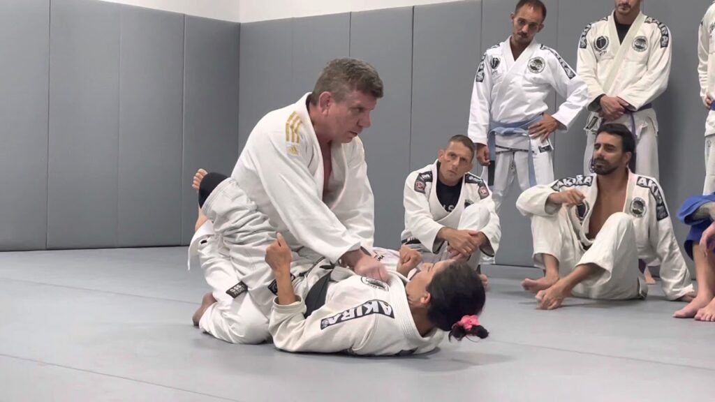 A técnica de André “Dedé” Pederneiras para você evitar o armlock da guarda