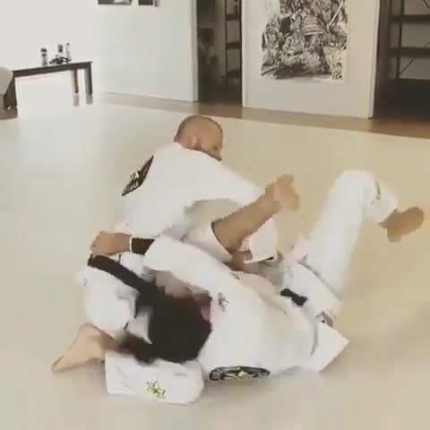 Actor/Comedian Russel BRAND showing his BJJ Skills