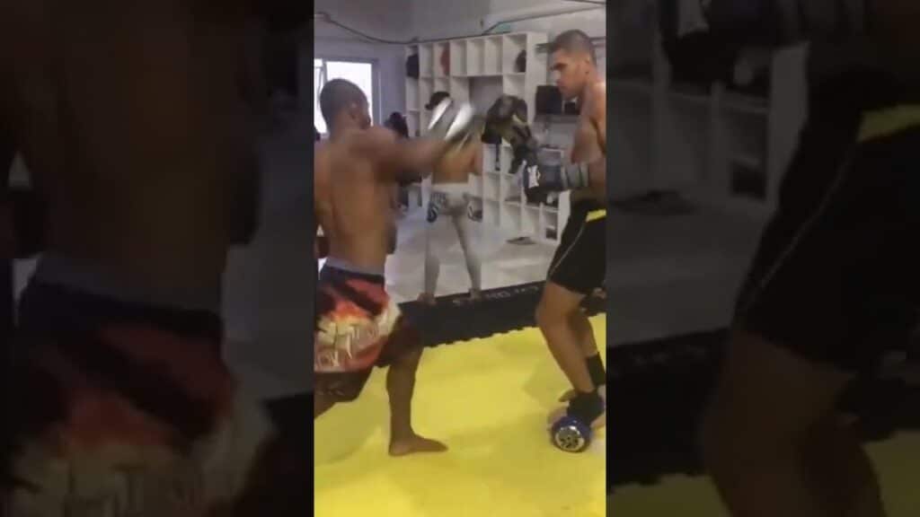 Alex Pereira with one of the more unique training methods we've seen 😅