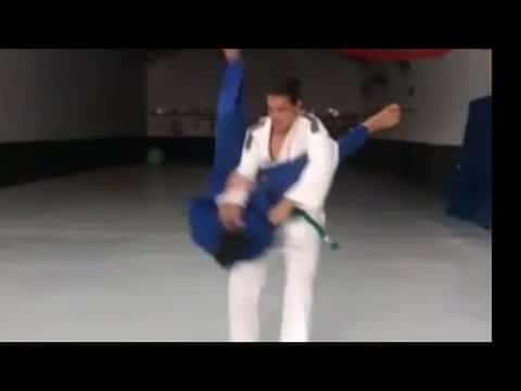 Arm lock Voador - QUEM falou que faixa branca não sabe 🔪