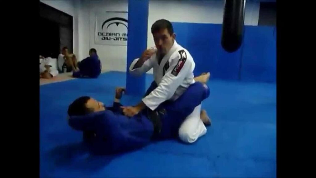 Astro do UFC Rio, Demian Maia ensina a melhor forma de abrir a guarda no Jiu-Jitsu