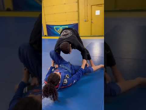 Aula de passagem de guarda com o habilidoso Felipe “Ninja” Pinto
