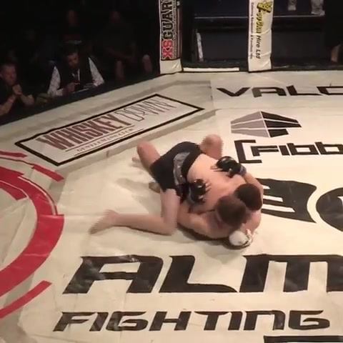 Awesome Dead Orchard by @lukeperthy_mma