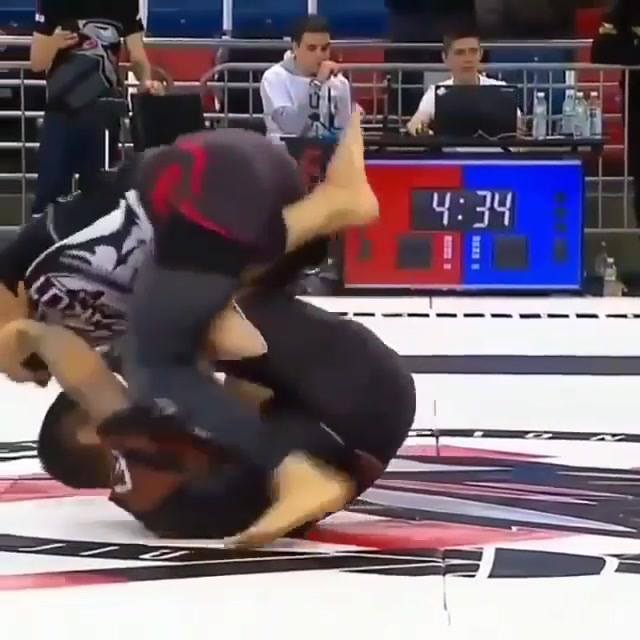 Awesome transition into the Armbar