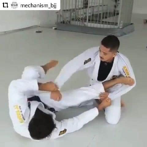 Awesome transitions and attacks from the spider guard & lasso.
