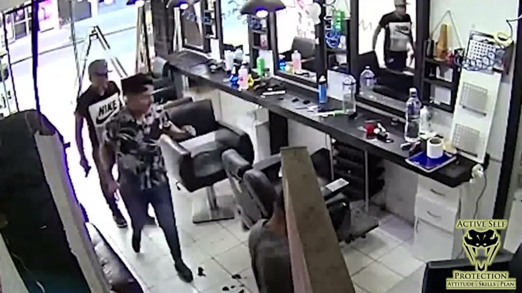Barber In El Salvador Protects His Shop Against Armed Robber
