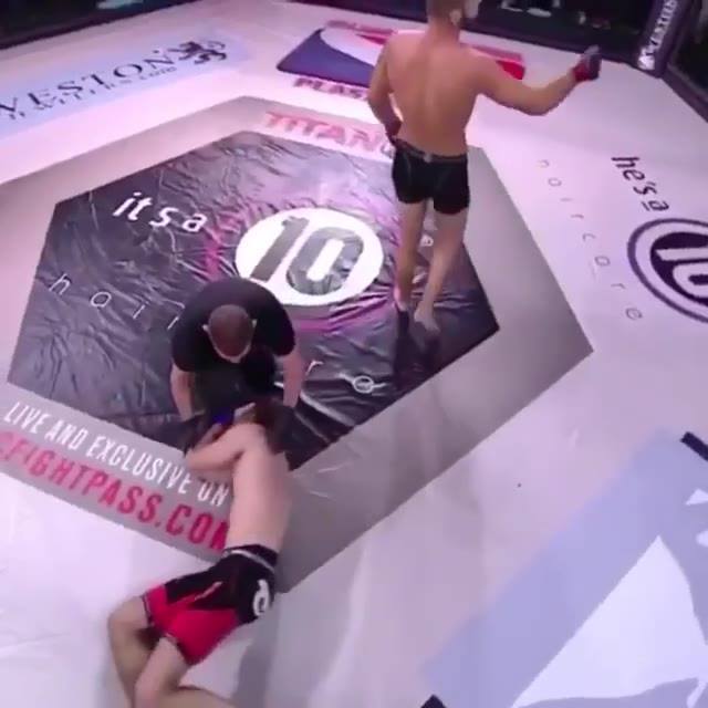 Beautiful Inverted Triangle Choke by @fredbjj