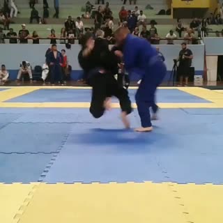 Beautiful standing to ground transitions by @samuel_naionbjj