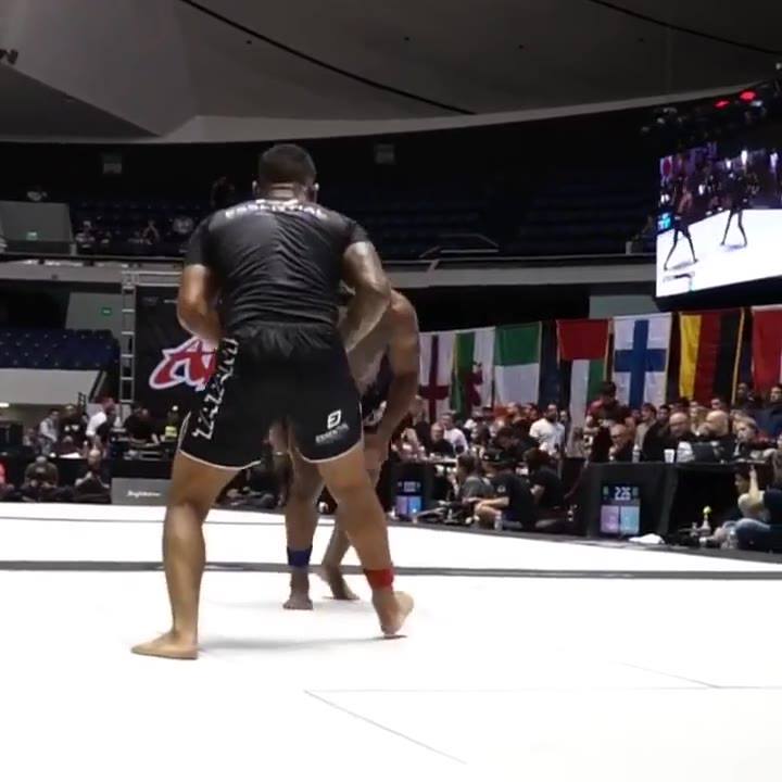 Beautiful takedown by @jtorresbjj
 What do you think?