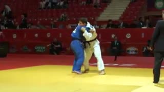 Boom!! Kosoto Gake from the clinch