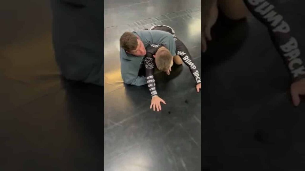 Bottom Half Arm-Triangle ๐