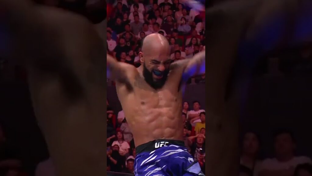 Charles Johnson stole the show 👀 #UFCShanghai