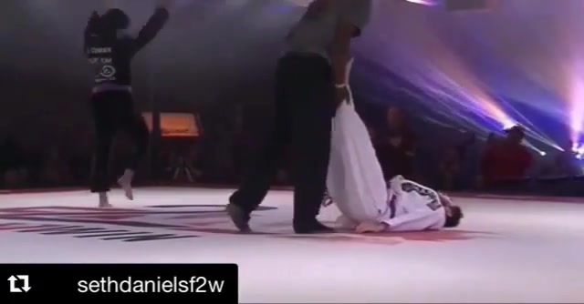 Choke with reinforced leg scissor at F2W