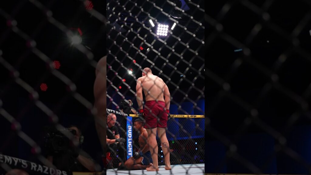 Choked him out to start off the night! π¨ #dwcs