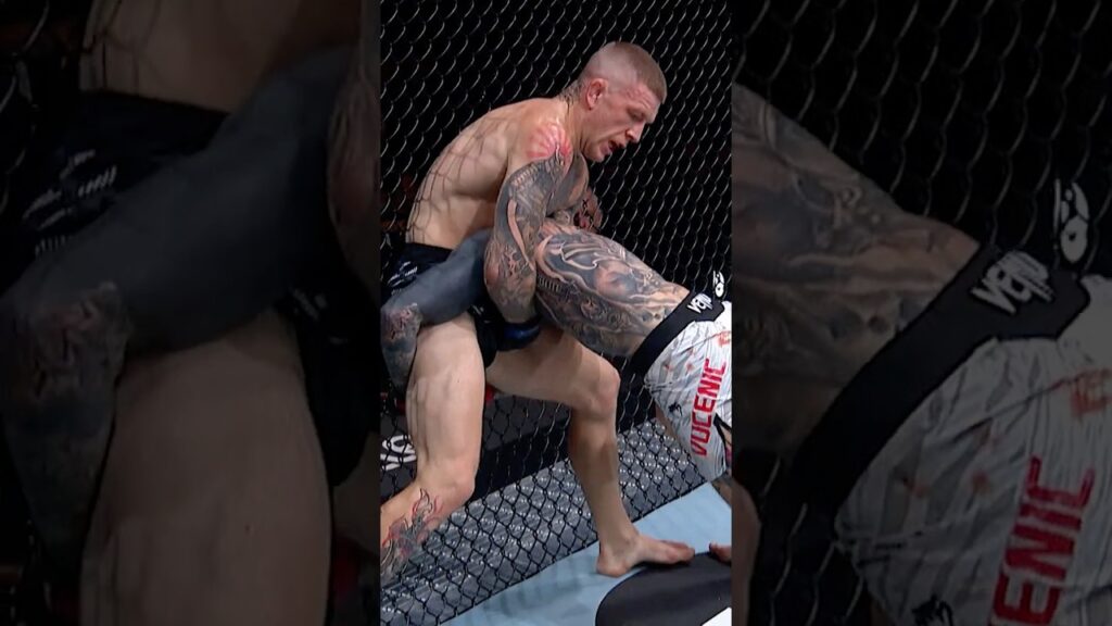 Chris Duncan gets the tap!! π«‘ #ufcvegas108