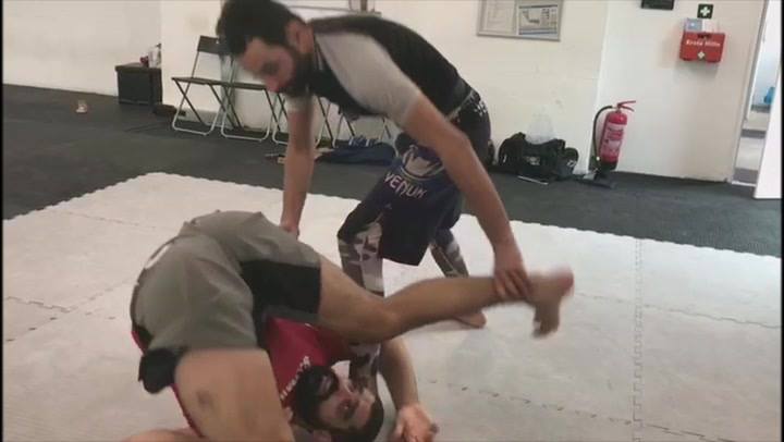 Closed Guard Sweep into Leglock by @abelbjj