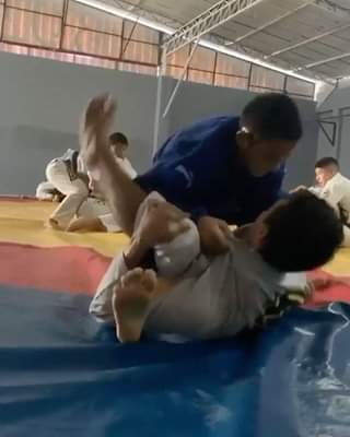 Contra-ataque usando o leg drag 
 -
#jiujitsu #jiujitsulifestyle #bjj #wrestlin...
