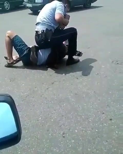 Cop making use of Jiu Jitsu