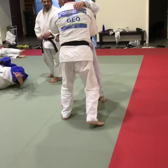 Counter to hugging style kosoto