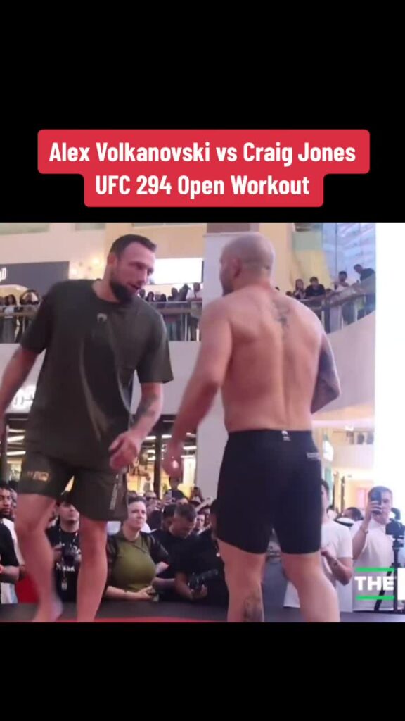 Craig Jones grappling with Alexander Volkanovski at the UFC 294 open workouts.