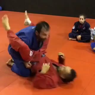 Crucifix choke from the double unders from Walter Cascao