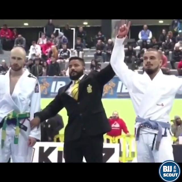 D'Arce Choke from Side Control by @rafaeltsilveira