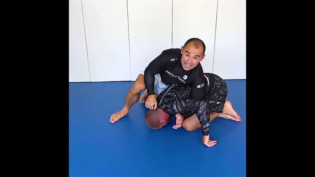 DOUBLE UNDER PASS to CRUCIFIX - Marcelo Garcia