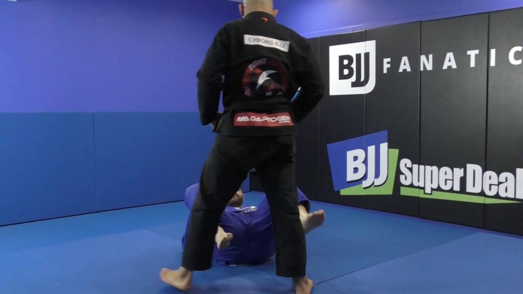 De La Riva Leg Smash Pass by Roberto "Cyborg" Abreu