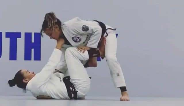 De La Riva sweep to over/under pass to side control, by Leticia Ribeiro @lettyrib...