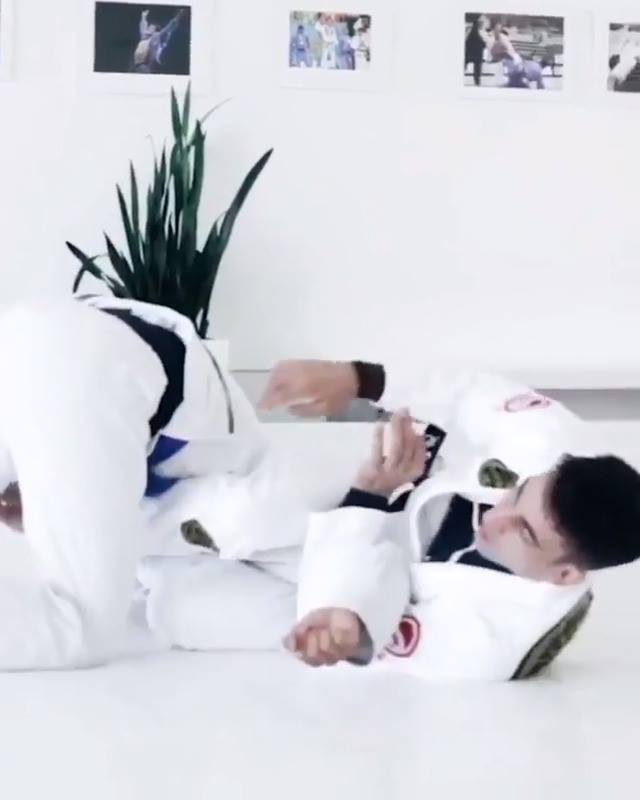 De La Riva to Single leg X guard to Arm Bar
