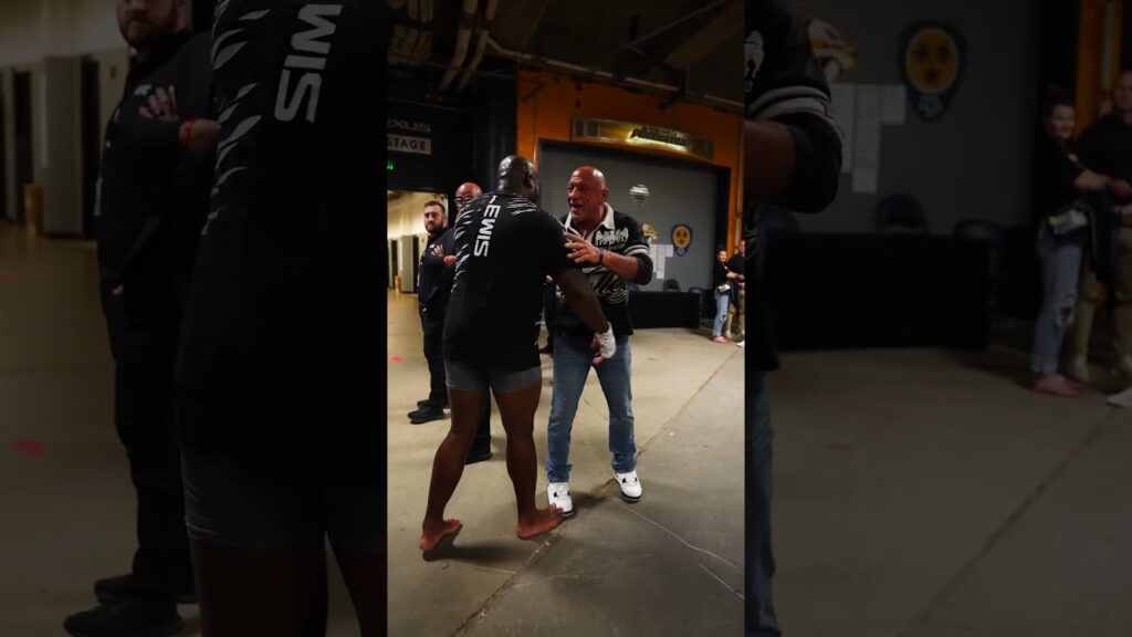 Derrick Lewis π€ Mark Coleman #ufcnashville