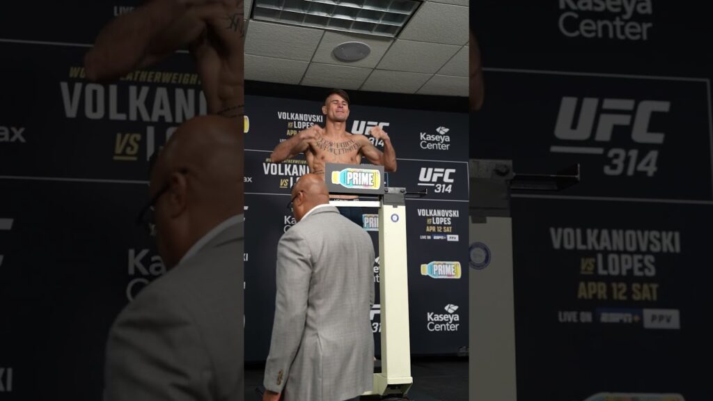 Diego Lopes weighs in to make the main event official! 🚨 #ufc314