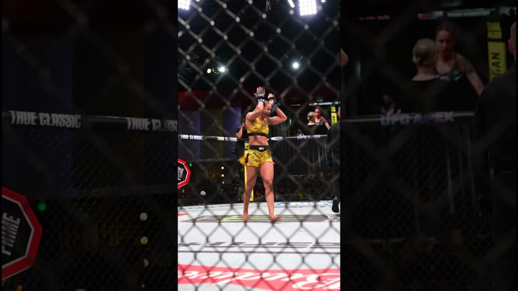 Dione Barbosa gets the first round submission 💪 #ufcvegas105