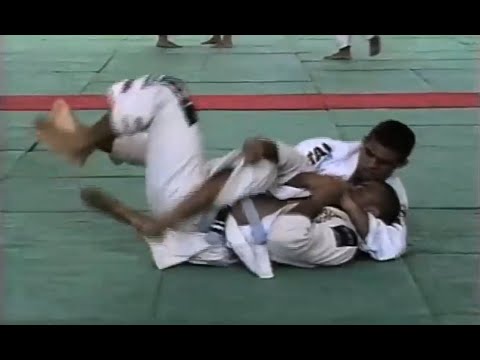 Do baú: Vitor Belfort faixa-azul em ação no Brasileiro de Jiu-Jitsu de 1994