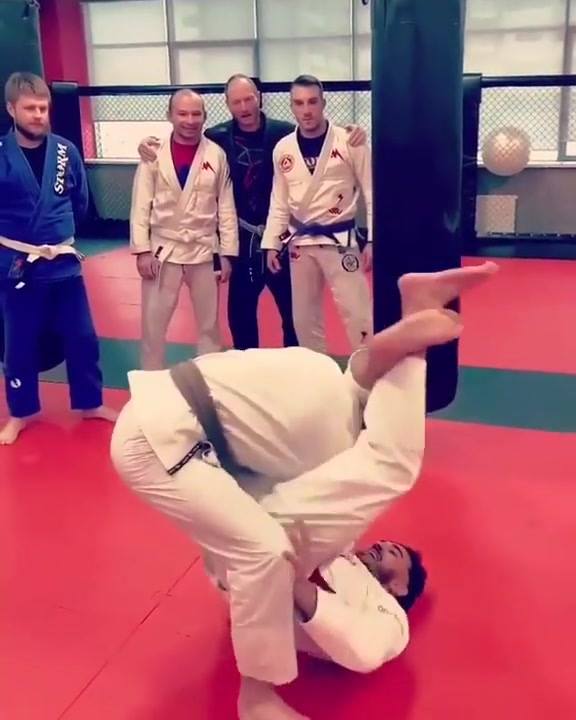 Do you like flying triangles?
 Reposted from @grapplers_planet  @edwinnajmi