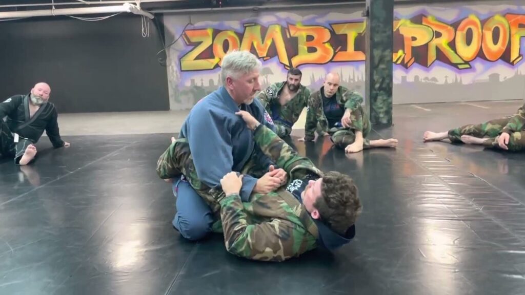 Do you want quicker armbars from guard? Try this 💪🏻💀