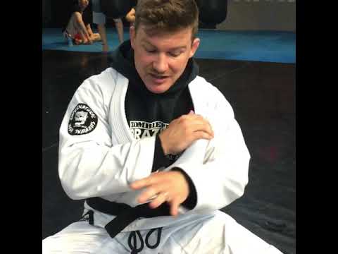 Don’t Break Your Thumb (Ezekiel Tip) - ZombieProofBJJ (Gi)