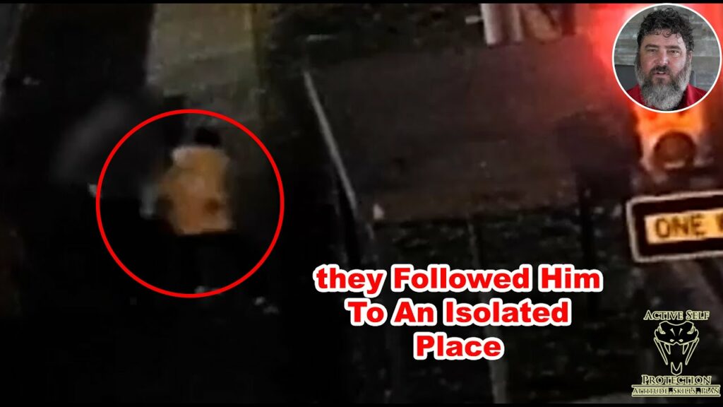 Elderly Man Fails To Have The Tools To Stop This Mugging