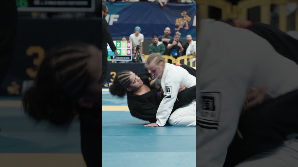 Eliza Nascimento has a dangerous closed guard armbar. #bjj #ibjjf #jiujitsu
